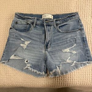 A&F mid rise boyfriend short